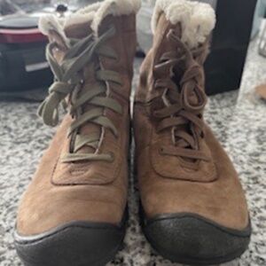 Keen Fur-Lined lace-up boots, women 7.